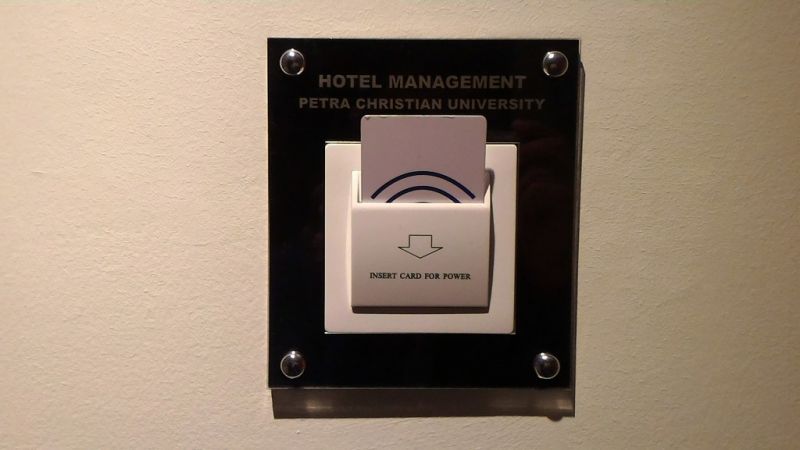 Saklar RFID Kamar Hotel